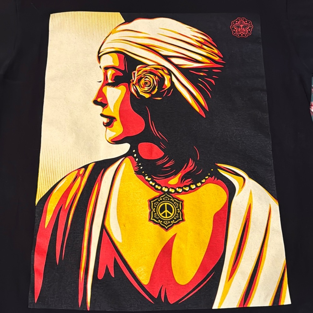 OBEY t-shirt vintage black short sleeve shirt. Excellent condition, like new -👀